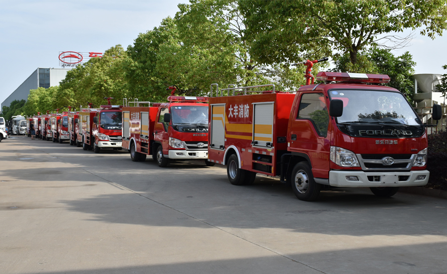 外貿部10輛東風凱普特水罐消防車即將出口東南亞